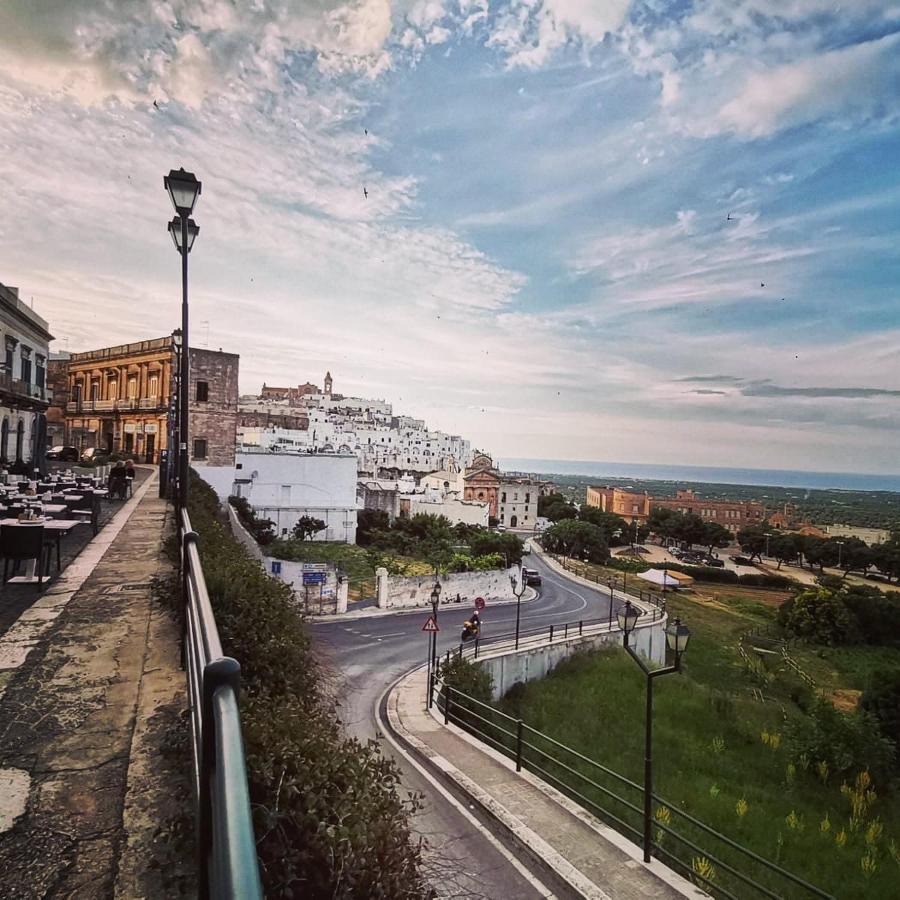 Casa dei Levantini, sea view, wonderful terrace in old town Ostuni Buitenkant foto