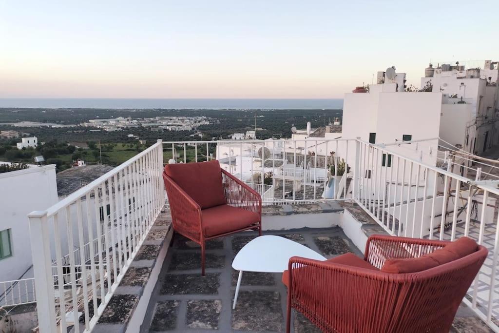 Casa dei Levantini, sea view, wonderful terrace in old town Ostuni Buitenkant foto