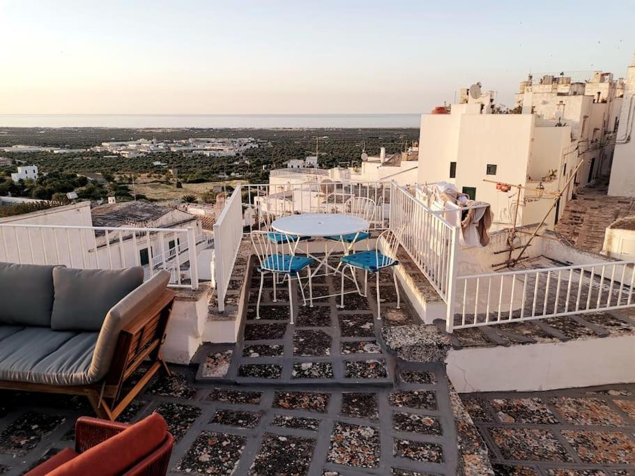 Casa dei Levantini, sea view, wonderful terrace in old town Ostuni Buitenkant foto