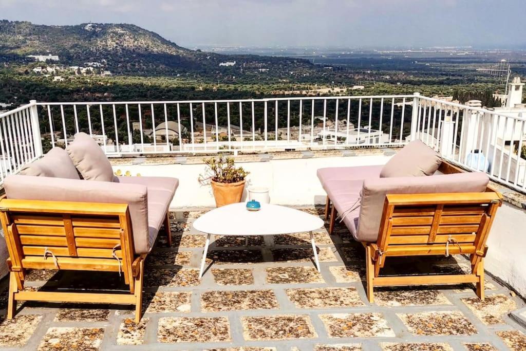 Casa dei Levantini, sea view, wonderful terrace in old town Ostuni Buitenkant foto