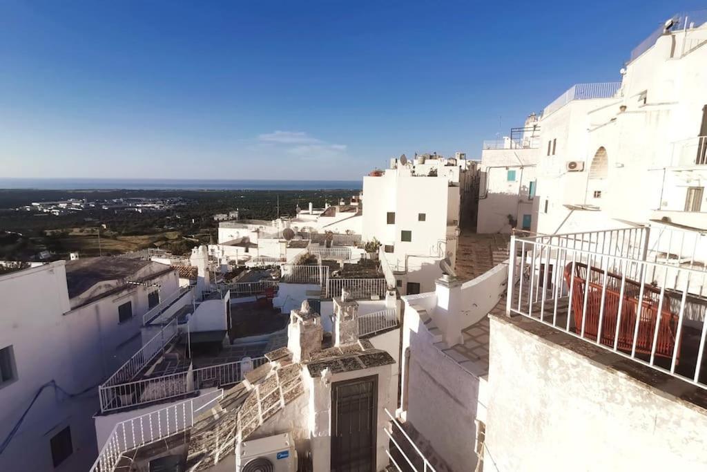 Casa dei Levantini, sea view, wonderful terrace in old town Ostuni Buitenkant foto