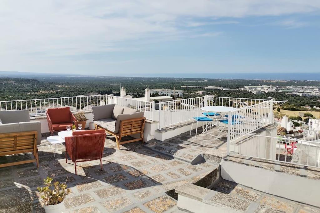 Casa dei Levantini, sea view, wonderful terrace in old town Ostuni Buitenkant foto