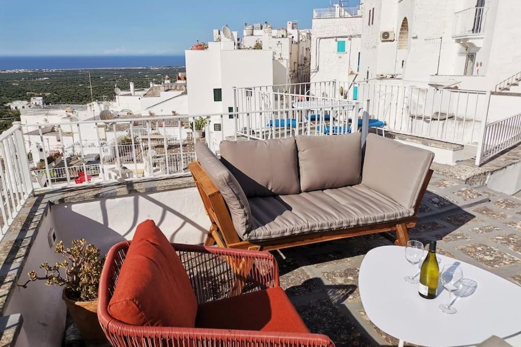 Casa dei Levantini, sea view, wonderful terrace in old town Ostuni Buitenkant foto