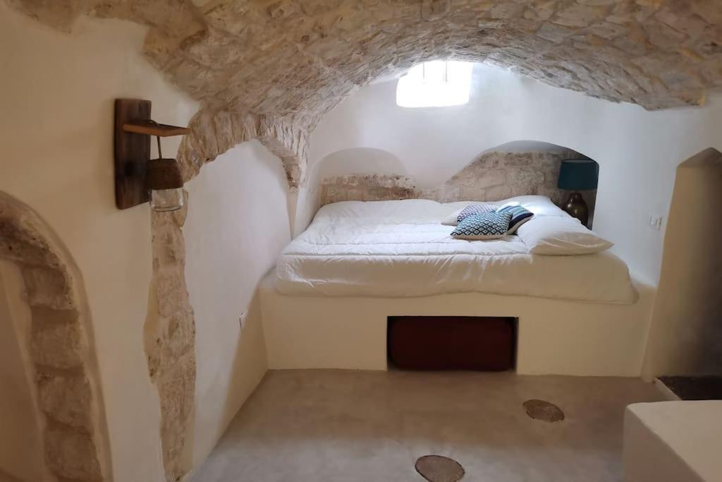 Casa dei Levantini, sea view, wonderful terrace in old town Ostuni Buitenkant foto